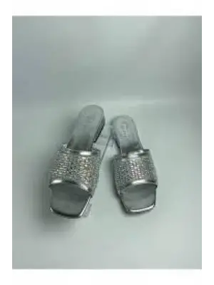 Omarı Gümüş Cilt İşlemeli Terlik