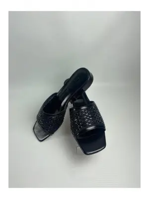 Ortu Siyah Cilt İşlemeli Terlik