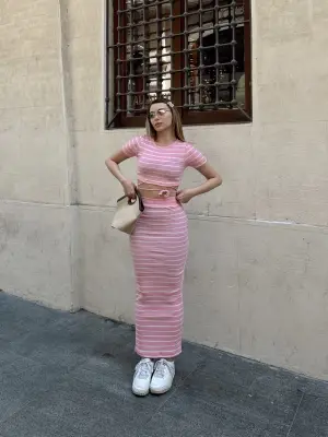 Omarı Pembe Çizgili Etekli Takım