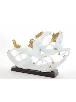 Polyester 3lü Şahlanmış At Figürü