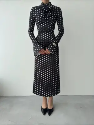 Omarı Şık Puantiyeli Elbise