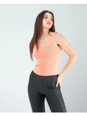 Çarpıcı Merdiven Yaka Crop Bluz