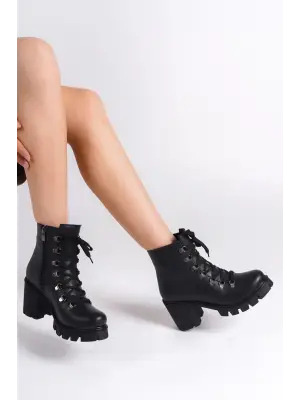 Rahat Tabanlı Bağcıklı Siyah Bayan Bot