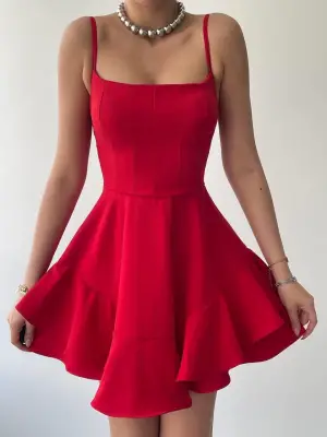 Omarı Şık Askılı Elbise Modeli