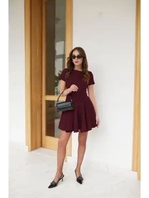 Omarı Rahat ve Şık Kadın Kısa Kollu Elbise