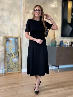 Omarı Rahat Ve Şık Kadın Midi Elbise