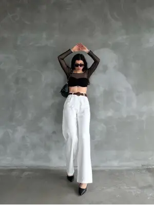 Omarı Yaz Şıklığına Uygun Beli Kemerli Beyaz Pantolon