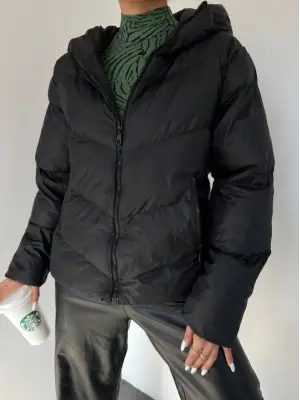 Sabit Kapşonlu Fermuarlı Kışlık Mont -Siyah