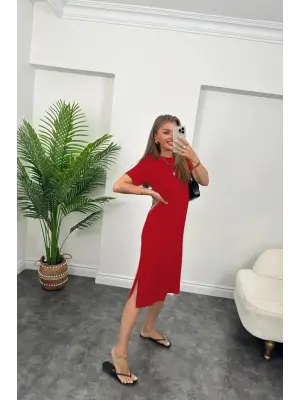 Omarı Şık ve Rahat Yırtmaç Detaylı Elbise