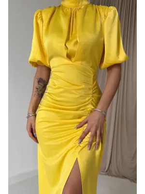 Omarı Zarif Sarı Saten Elbise