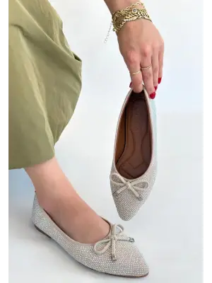 Omarı Saten İşlemeli Bej Babet Ayakkabı