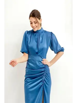 Omarı Etkileyici Mavi Saten Elbise