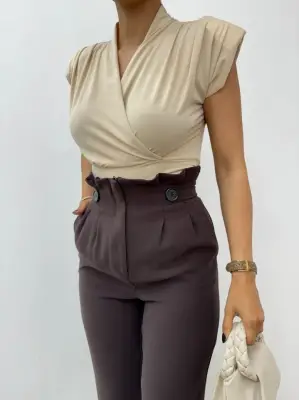 Sıfır Kol Vatkalı Kruvaze Model Sandy Bluz -Bej