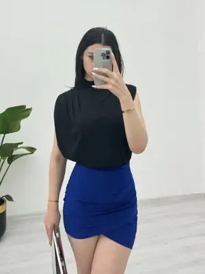 Omarı Siyah Vatkalı Kol Detaylı Bluz