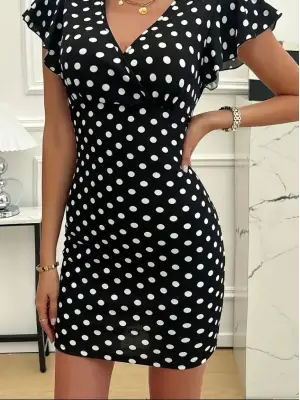 Omarı Şık Kruvaze Yakalı Puantiyeli Elbise