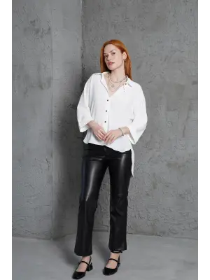 Omarı Şık Detaylarıyla Beyaz Gömlek