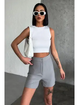 Omarı Şık ve Esnek Yüksek Bel Çizgili Gri Şort