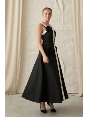 Siyah Güllü Askılı Elbise