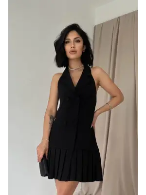 Omarı Sırtı Açık Yakalı Siyah Elbise