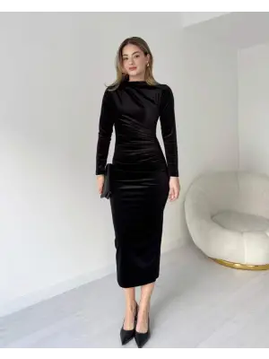 Siyah Uzun Kollu Büzgü Detay Kadife Kumaş Midi Boy Elbise