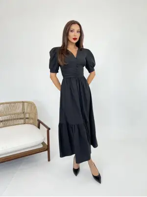 Omarı Şık Ve Zarif Siyah Elbise