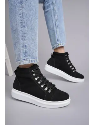 Omarı Rahatlık ve Şıklığı Bir Arada Sunan Siyah Erkek Günlük Bot