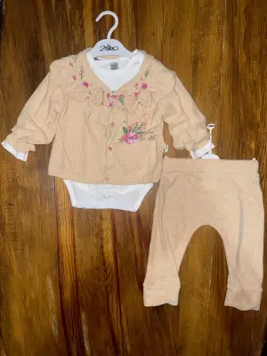 Omarı Bebek Boyun Desteği Yastığı ve Battaniye Seti