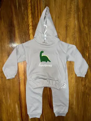 Omarı Gri Araba Desenli Bebek Takımı 6-24 Ay