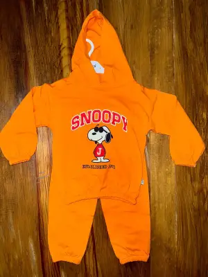 Omarı Sevimli Köpek Desenli Bebek Takımı Turuncu Renkli