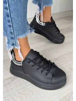 Omarı Siyah Bağcıklı Spor Ayakkabı