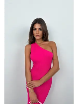 Tek Omuz Yırtmaçlı Elbise