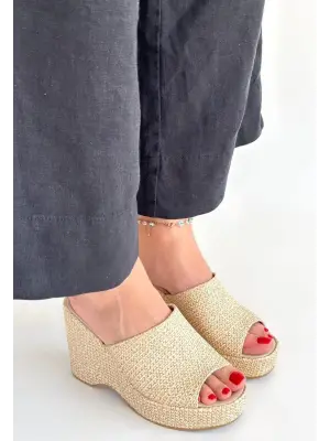 Tlay Bej Hasır Dokumalı Dolgu Topuk Terlik