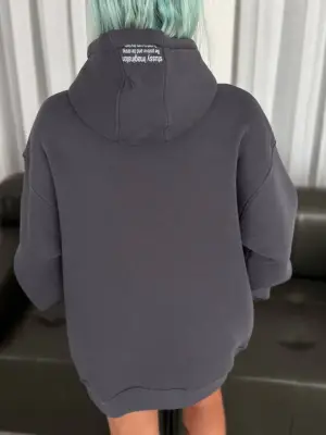 Omarı Rahat ve Şık Kapşonlu Baskılı SweatShirt