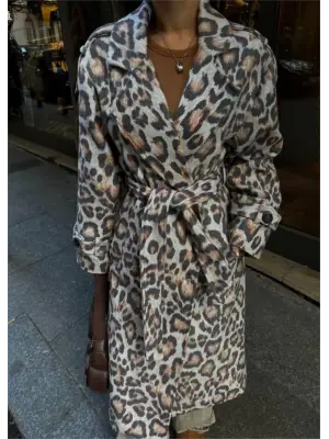 Omarı Şık ve Şehirli Leopar Desenli Kaban