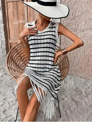 Omarı Şık Püsküllü V Yaka Triko Elbise