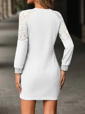 Omarı Şık ve Trend Kadın Dantelli V Yakalı Elbise