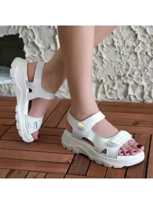 Rahat ve Şık Bej Cilt Sandalet