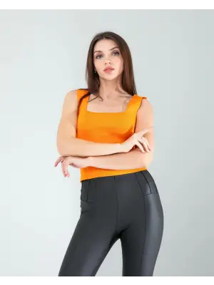 Çarpıcı Kare Yaka Kalın Askı Triko Bluz