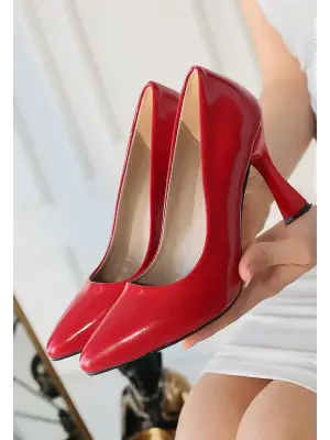 Kırmızı Rugan Stiletto Ayakkabı Kadın Giyim