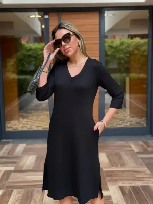 Omarı Şık Yan Yırtmaçlı V Yakalı Elbise