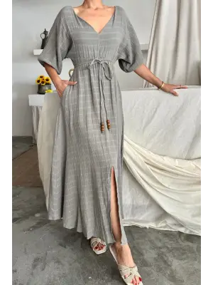 V YAKA BEL BONCUK BAĞLAMALI MÜSLİN ELBİSE YIRTMAÇ DETAYLI - Gri