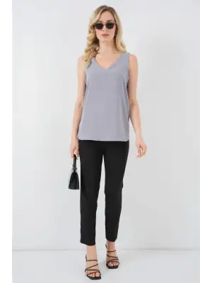 V Yaka Sıfır Kol Bluz 950 - Gri