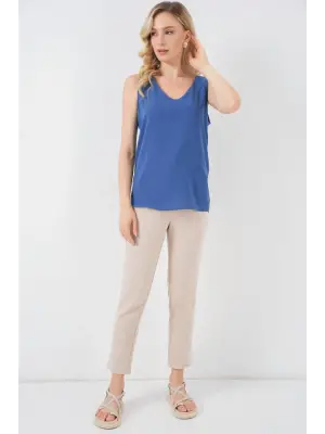 Hafif Kumaşlı V Yaka Bluz