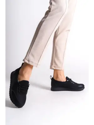 Siyah Bağcıklı Lastikli Rahat Tabanlı Ayakkabı Kadın Giyim