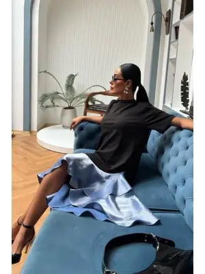 Omarı Şık Volan Detaylı Siyah Elbise