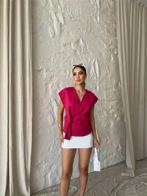 YANDAN BAĞLAMA DETAYLI KOLSUZ BLUZ - Fuşya