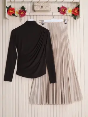 Yarım Boğaz Büzgülü Sandy Bluz       -Kahve