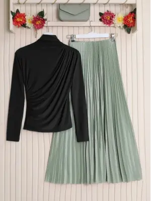 Siyah Yarım Boğaz Büzgülü Bluz Kadın Giyim