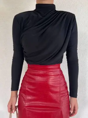 Omarı Şık Kırışıklı Sandy Bluz - Siyah