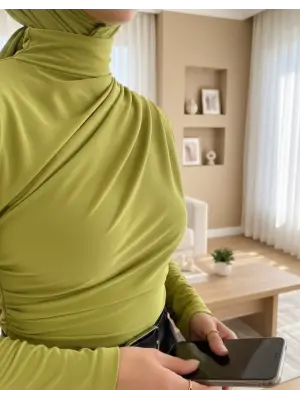 Yarım Boğaz Büzgülü Sandy Bluz   -Yağ Yeşili